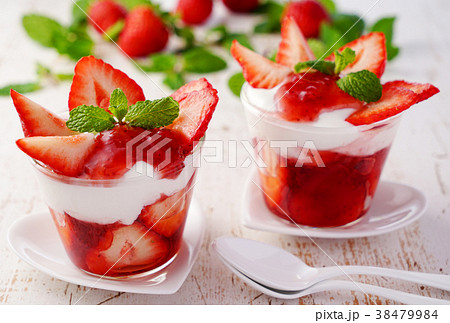 いちごヨーグルト 38479984