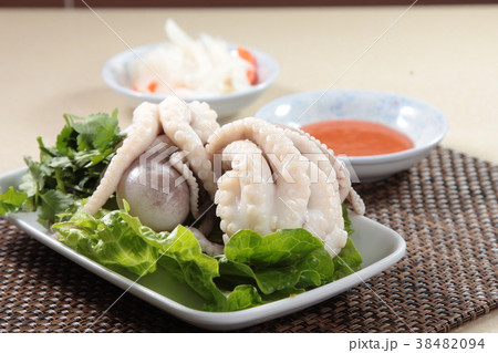 seafood cuisine 38482094