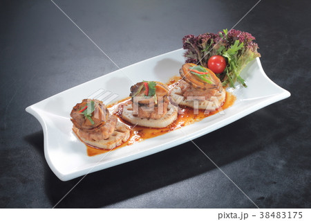 seafood cuisine 38483175