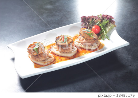 seafood cuisine 38483179