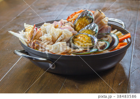 seafood cuisine 38483586