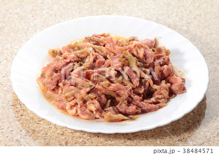 raw pork 38484571