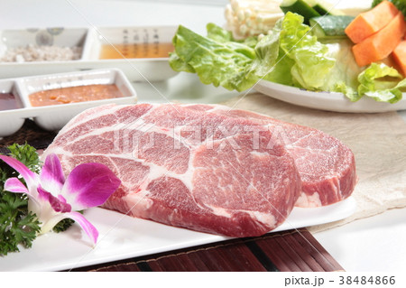 raw pork 38484866