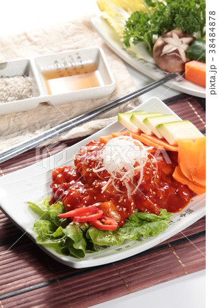 raw pork 38484878