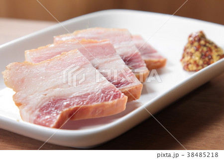 raw pork 38485218