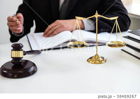 Customer service good cooperation, Consultation between a male l 38489267