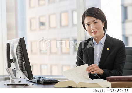 女性弁護士 ミドル オフィス イメージ 38489458