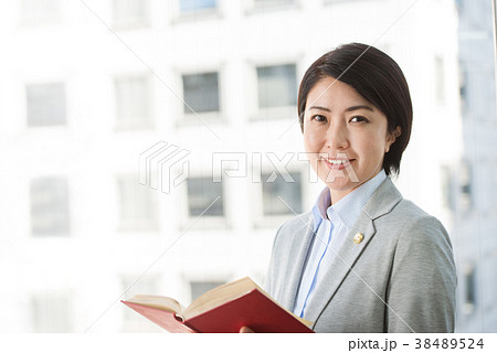 女性弁護士 ミドル オフィス イメージ 38489524
