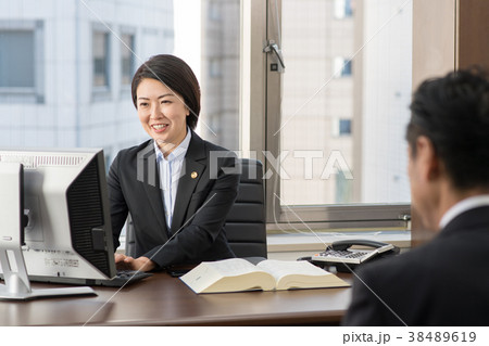 女性弁護士 ミドル オフィス イメージ 38489619
