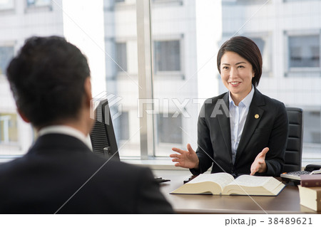 女性弁護士 ミドル オフィス イメージ 38489621