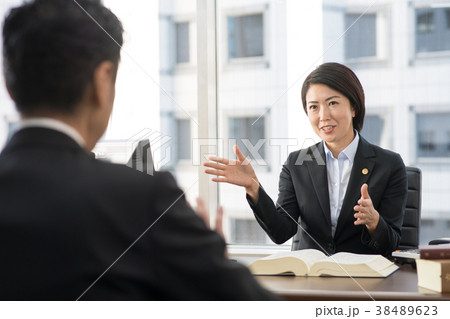 女性弁護士 ミドル オフィス イメージ 38489623