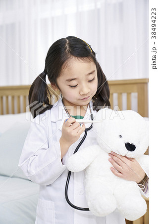 少女 医療機器 ベッド 38494223