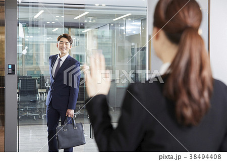 見開き 対面 向き合う 38494408