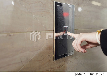 ボタン 手 エレベーター 38494673