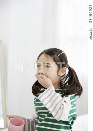 病気 女の子 女性 38494922