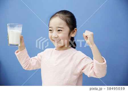 笑顔 微笑 微笑み 38495039