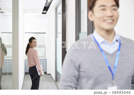 仲間 同僚 東洋人 38495040