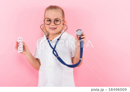 Little girl in doctor costume with pills Little girl in doctor costume with pills 38496009