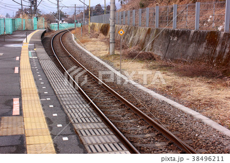 青梅線日向和田駅のプラットホーム(2) 38496211