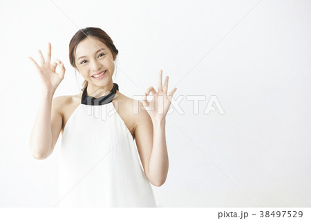 女性　モデルポーズ 38497529