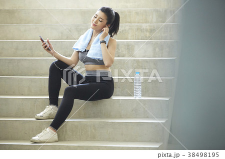 女性　スポーツウェア 38498195