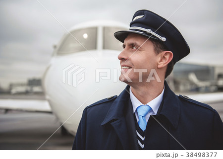 Glad pilot locating opposite plane 38498377