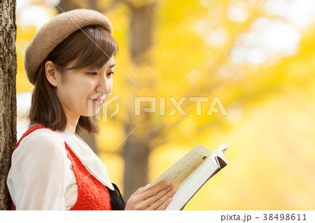 紅葉と女性 紅葉と女性 38498611