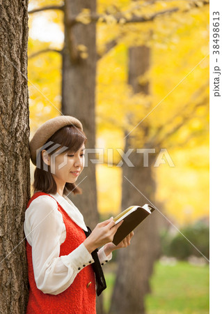 紅葉と女性 紅葉と女性 38498613
