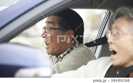 シニアドライバー　事故 38499266