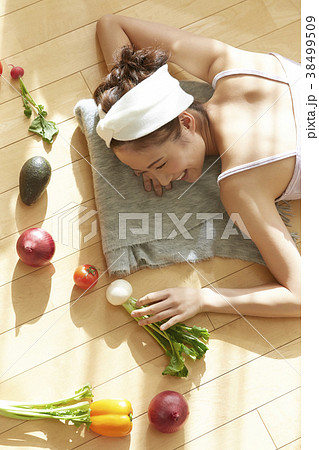 食生活にこだわる女性　ダイエット 38499509