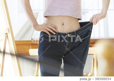 ダイエットに成功した女性 ダイエットに成功した女性 38500054