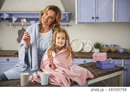 Enjoyed mom and kid holding candies 38500798