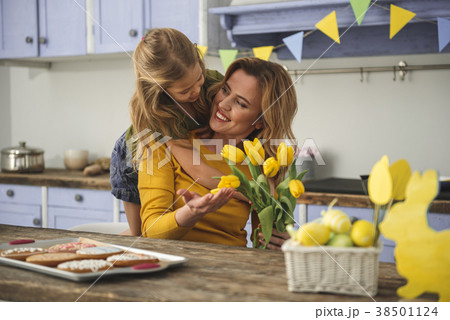 Happy family spending time together on easter Happy family spending time together on easter 38501124