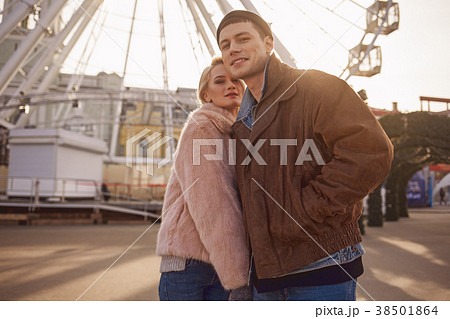 Attractive young man and woman are on date in town 38501864