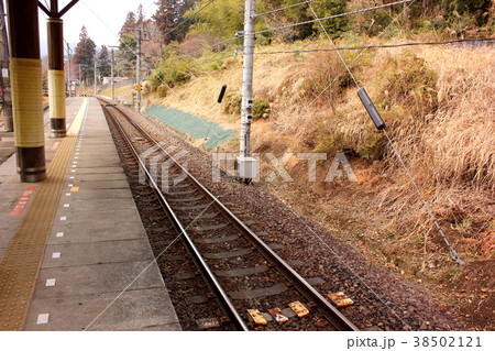青梅線石神前駅のプラットッホーム(2) 青梅線石神前駅のプラットッホーム(2) 38502121
