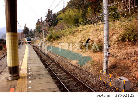 青梅線石神前駅に入線する青梅行電車(1) 青梅線石神前駅に入線する青梅行電車(1) 38502125