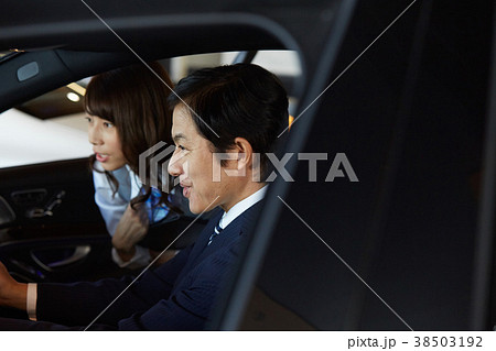 自動車ディーラー　接客　試乗 38503192