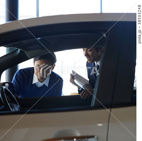 自動車ディーラー　接客 38503248