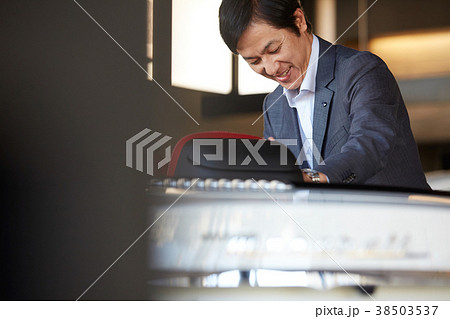 自動車ディーラー エグゼクティブ 高級車 自動車ディーラー エグゼクティブ 高級車 38503537