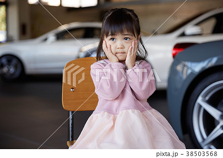 自動車ディーラー 女の子 ポートレート 自動車ディーラー 女の子 ポートレート 38503568