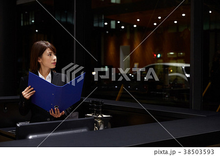 自動車ディーラー 残業 女性 社員 自動車ディーラー 残業 女性 社員 38503593
