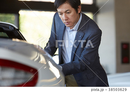 自動車ディーラー　エグゼクティブ　高級車 38503629