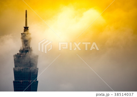 101 右肩上がり 天高く 38514037