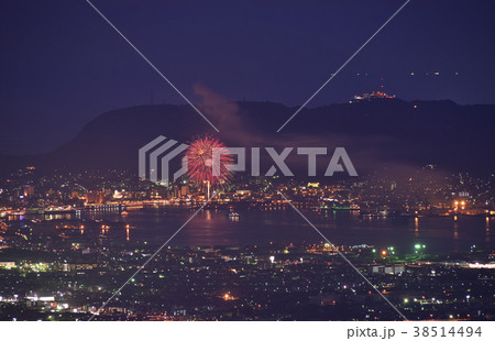 北海道函館市港まつりの花火と函館山と夜景を横津岳から撮影 北海道函館市港まつりの花火と函館山と夜景を横津岳から撮影 38514494