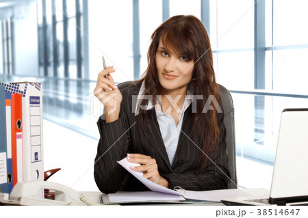 Young woman iin the office Young woman iin the office 38514647