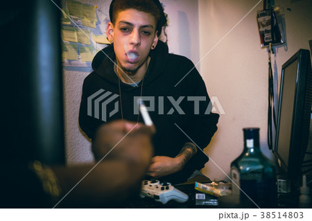 Two drug addicted young men or teenage boys Two drug addicted young men or teenage boys 38514803
