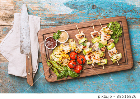 Chicken shish kebab with zucchini 38516826