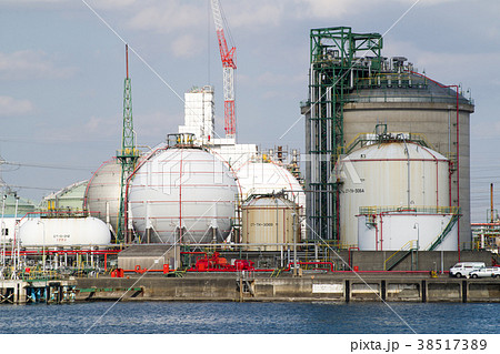 千葉袖ヶ浦の石油コンビナートのタンク 千葉袖ヶ浦の石油コンビナートのタンク 38517389
