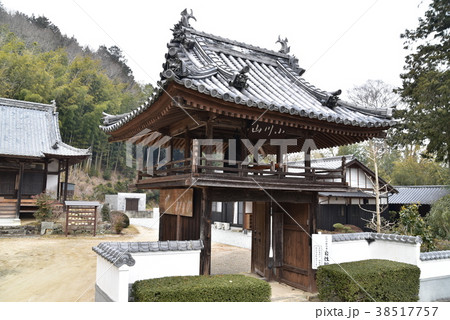 日野富子ゆかりの寺　自性院の鐘楼門　岡山県赤磐市 38517757