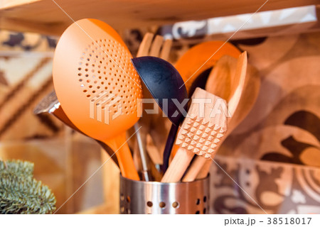 Kitchen cutlery kept in metal box 38518017